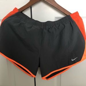 LIKE NEW Nike Women’s Dry Tempo Shorts
